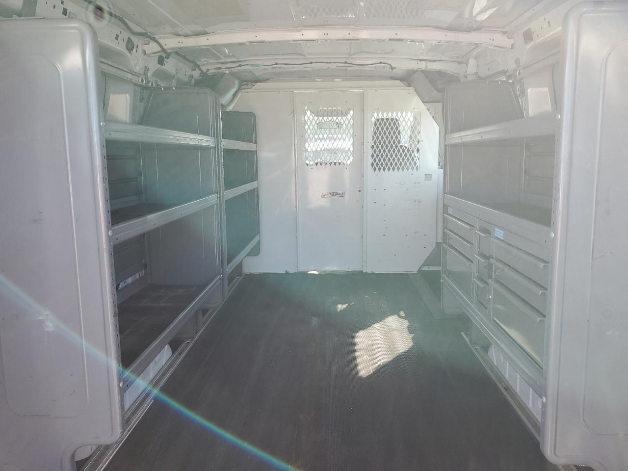 2015 Ford Transit Cargo Van T- VIN: 1FTNR1ZM3FKA56132 Lot: 84719995