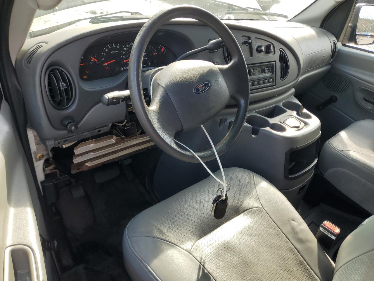 2005 Ford E-250 Delivery Van VIN: 1FTNS24WX5HA80815 Lot: 90370055