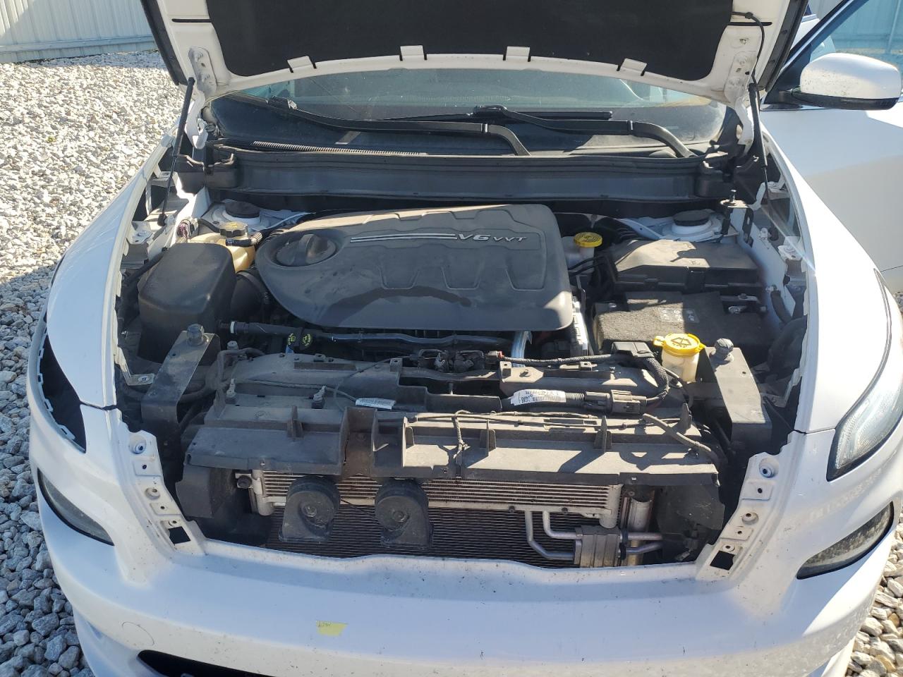 2018 Jeep Cherokee Overland VIN: 1C4PJMJX3JD594608 Lot: 82244995