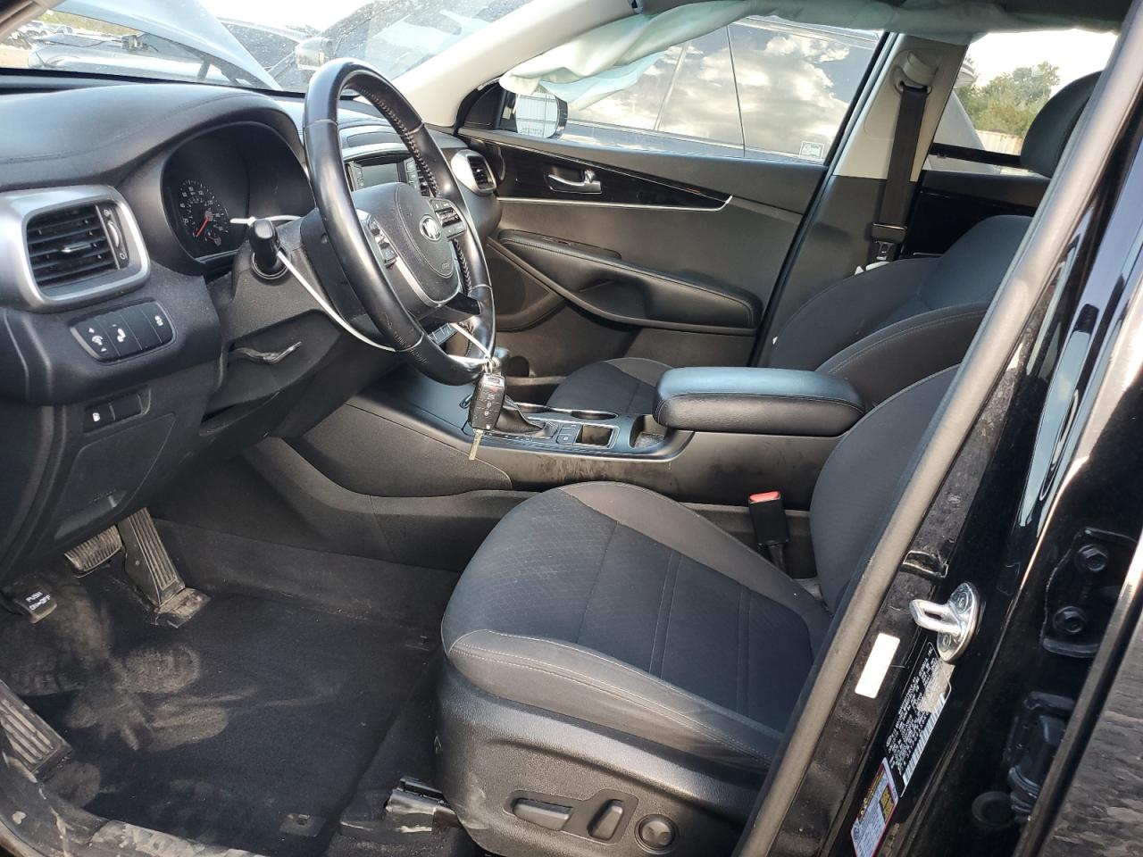 2019 Kia Sorento Lx VIN: 5XYPG4A58KG608776 Lot: 82264645