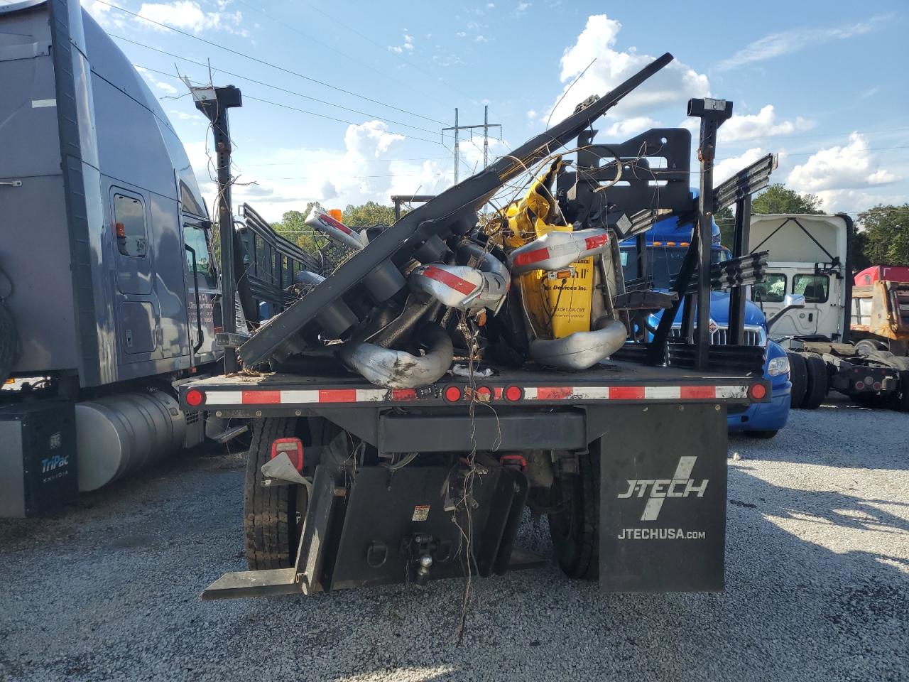 2023 Ford F650 Super Duty VIN: 1FDNF6AN5PDF07055 Lot: 81204875