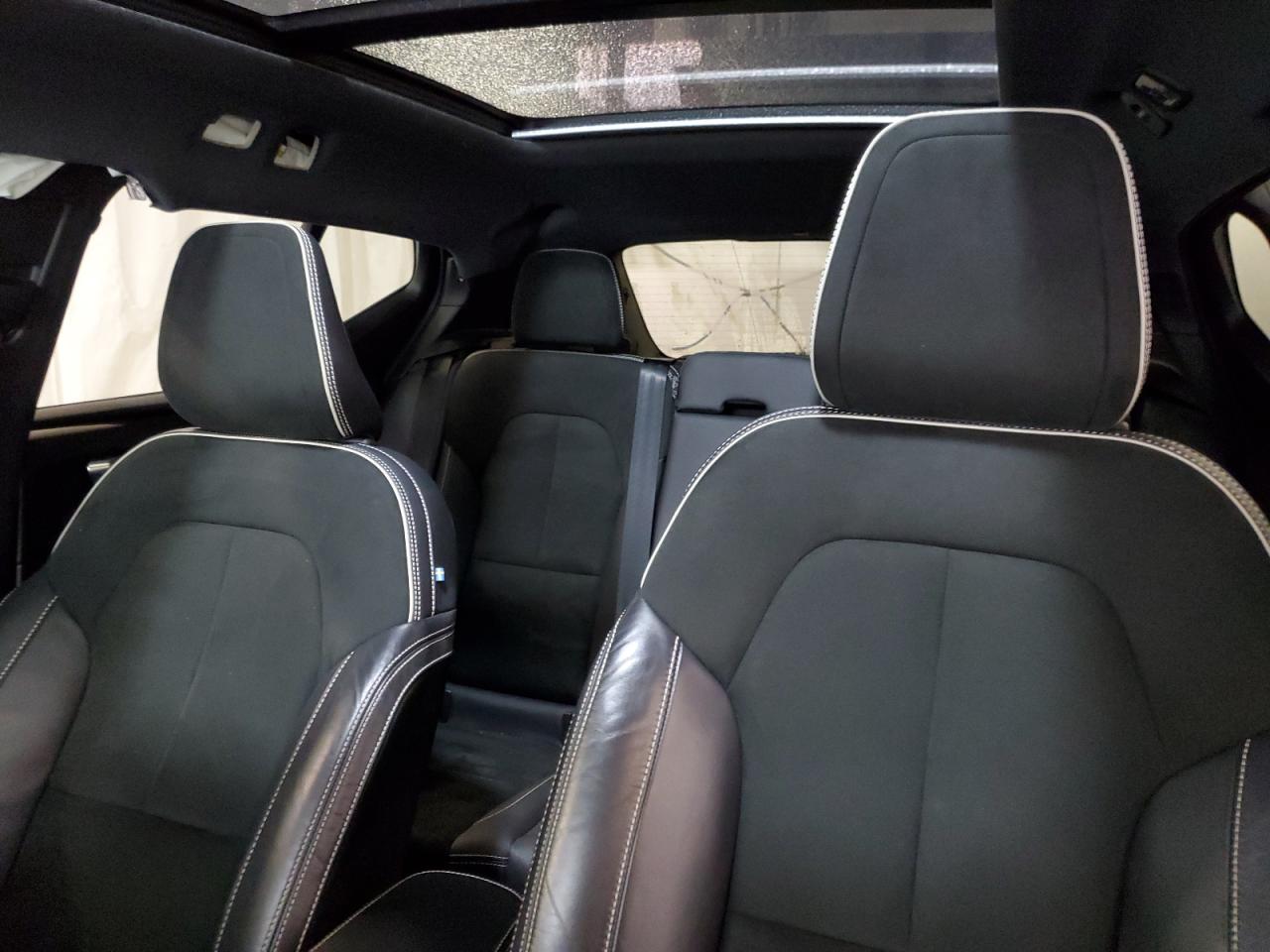 2021 Volvo Xc40 T5 R-Design VIN: YV4162UM2M2545264 Lot: 86823415