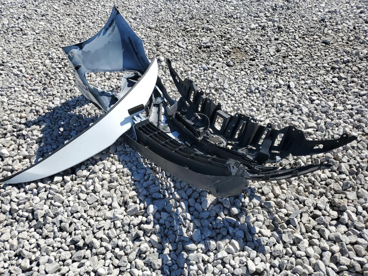 2021 Toyota Prius Prime Le VIN: JTDKAMFP1M3180918 Lot: 84627045