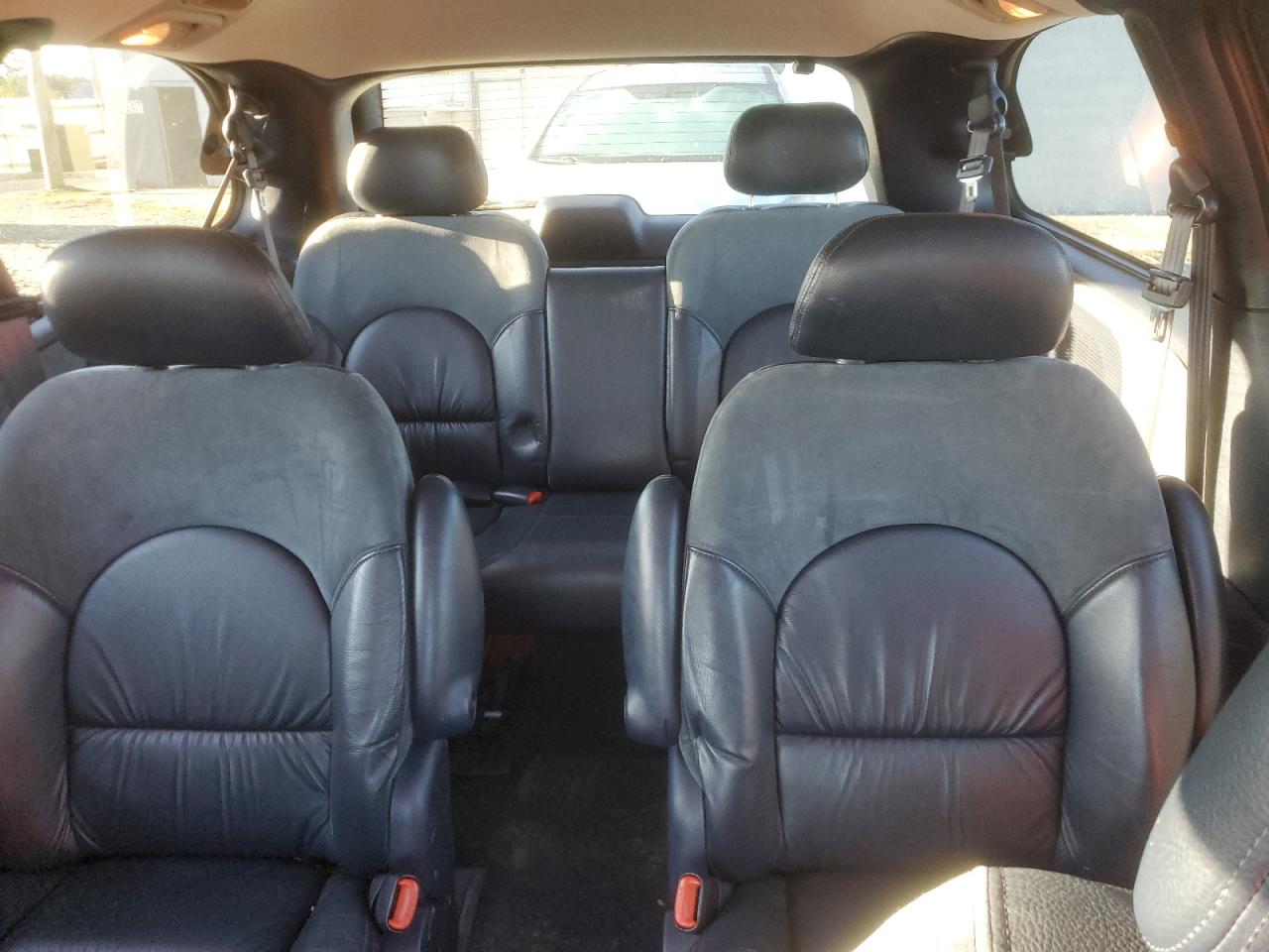 2001 Chrysler Town & Country Limited VIN: 2C8GP64L11R208539 Lot: 86694155