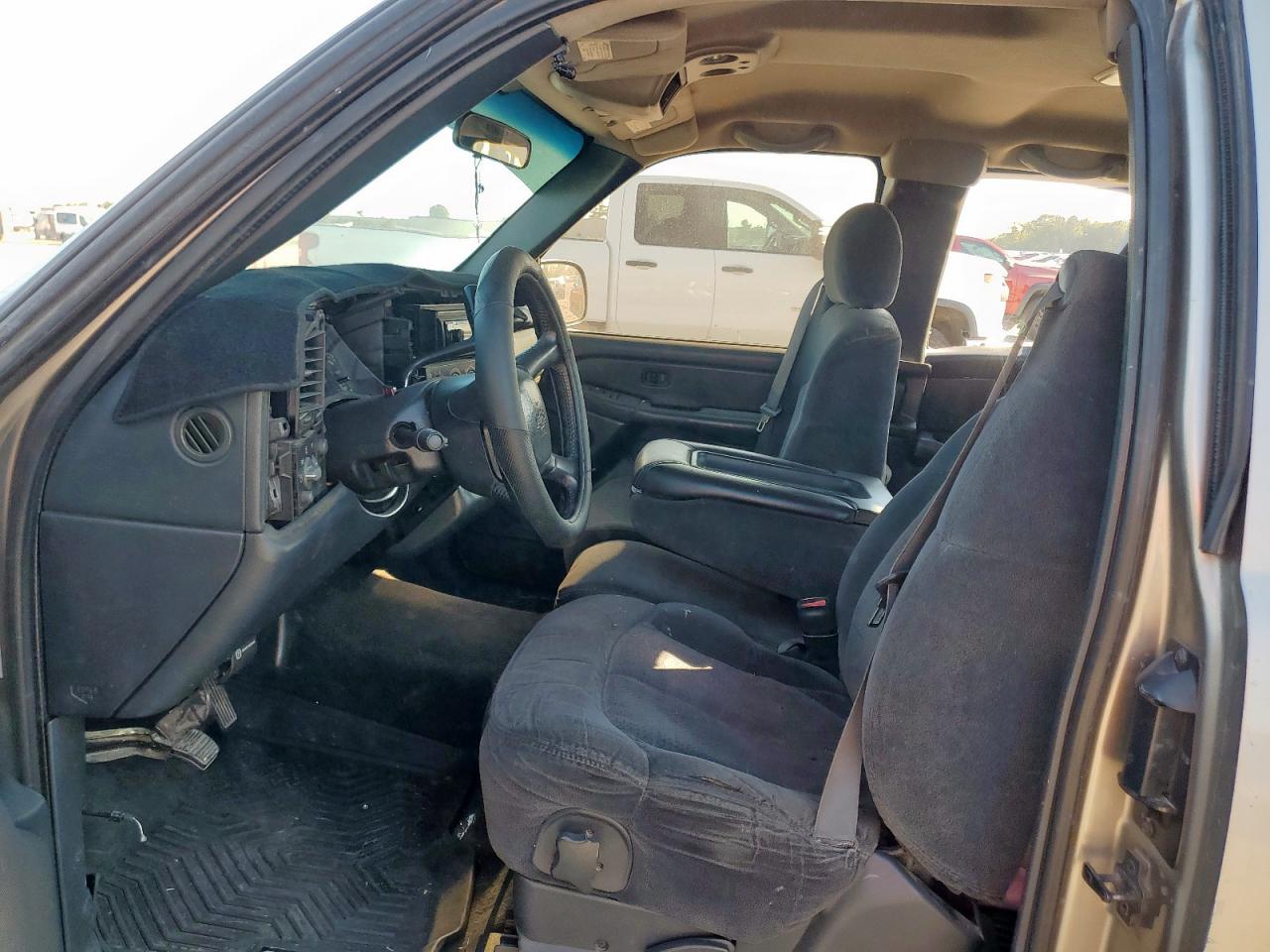 2000 Chevrolet Silverado C1500 VIN: 2GCEC19V2Y1394456 Lot: 86171675