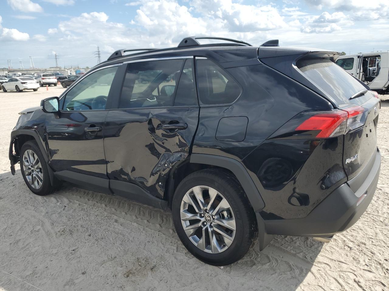 2025 Toyota Rav4 Xle Premium black  gas 2T3A1RFV3SW498458 photo #3