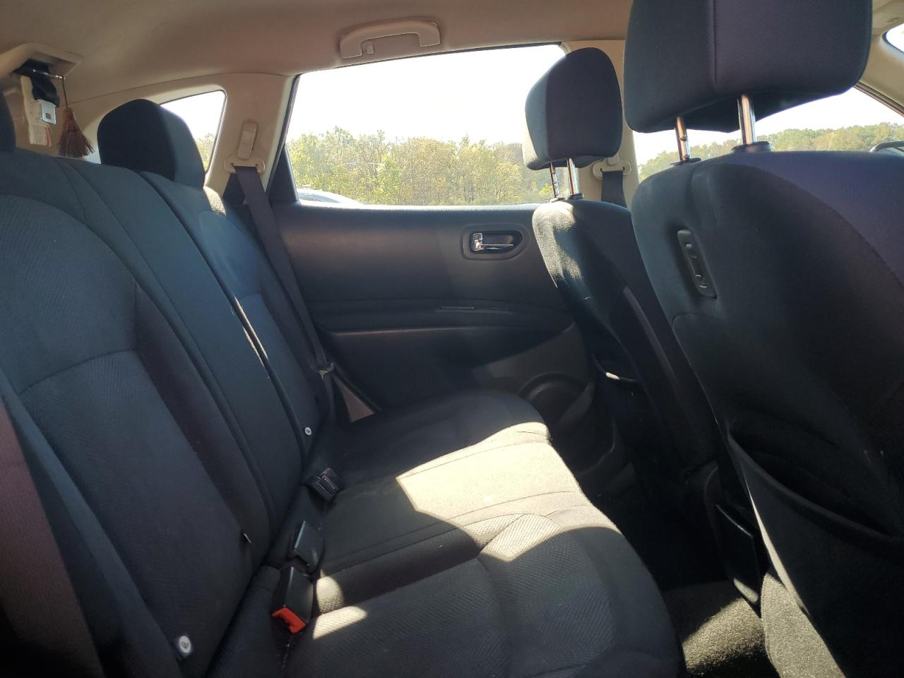 2015 Nissan Rogue Select S VIN: JN8AS5MV0FW258210 Lot: 81932095