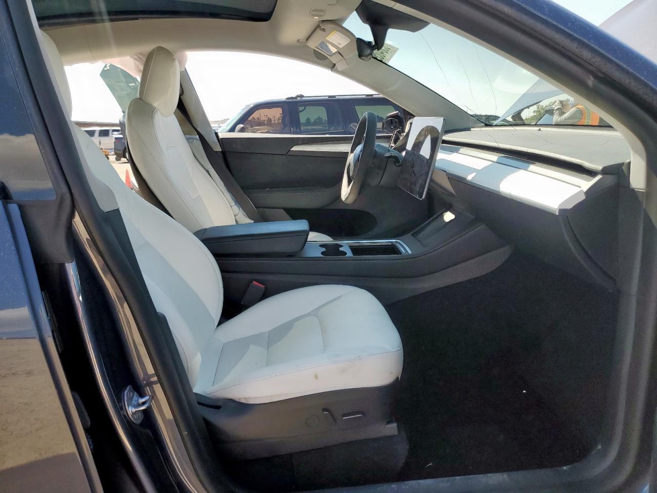 2023 Tesla Model Y VIN: 7SAYGDEEXPF609766 Lot: 85840595