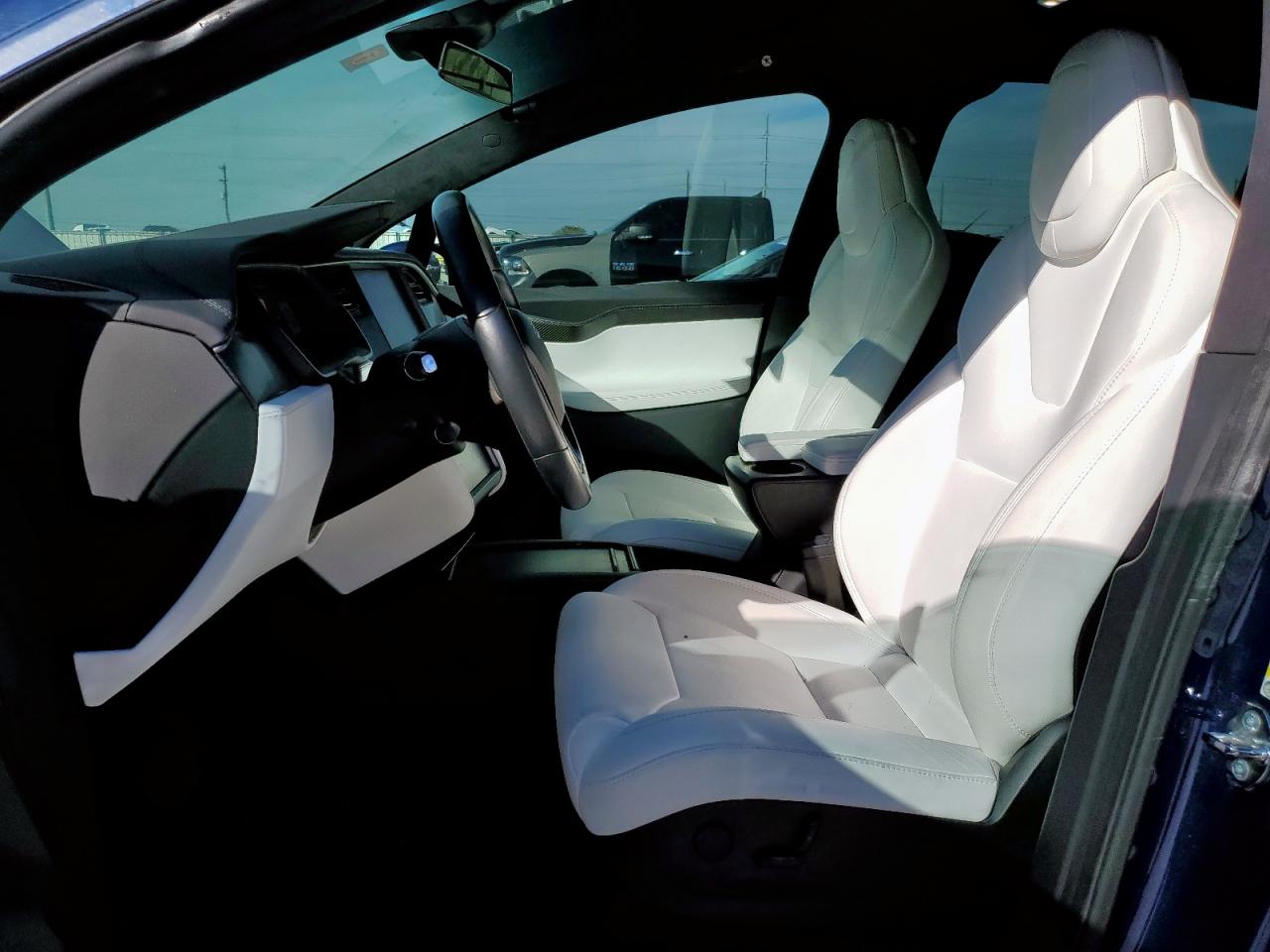 2018 Tesla Model X VIN: 5YJXCBE28JF105349 Lot: 90021145