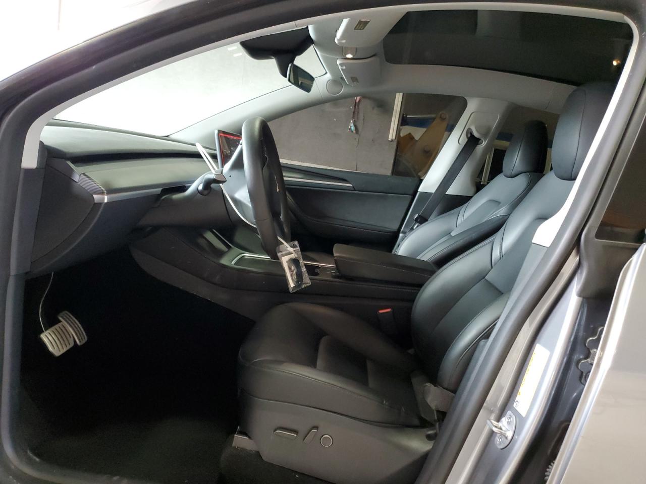 2024 Tesla Model Y VIN: 7SAYGDEFXRA285260 Lot: 84550055