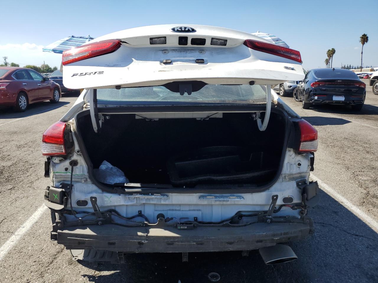 2018 Kia Forte Ex VIN: 3KPFN4A83JE188576 Lot: 84972375