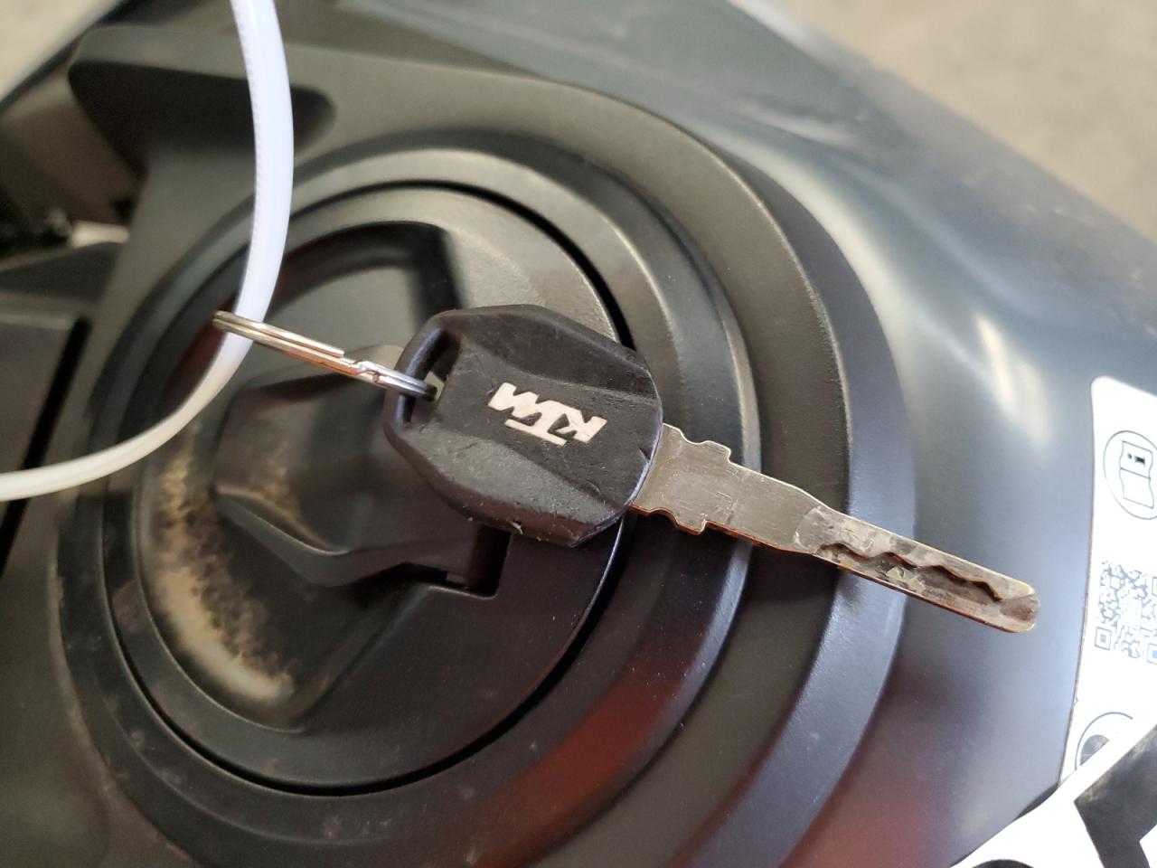 2024 Ktm 390 Duke VIN: MD2JPJ402RN261995 Lot: 82335255