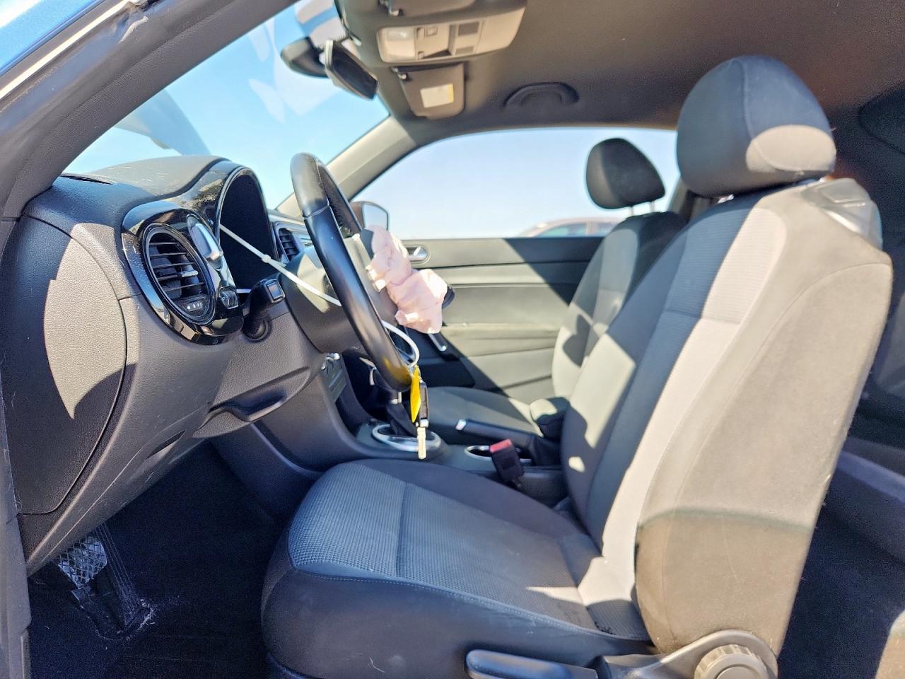 2017 Volkswagen Beetle 1.8T VIN: 3VWF17AT9HM607707 Lot: 90621725