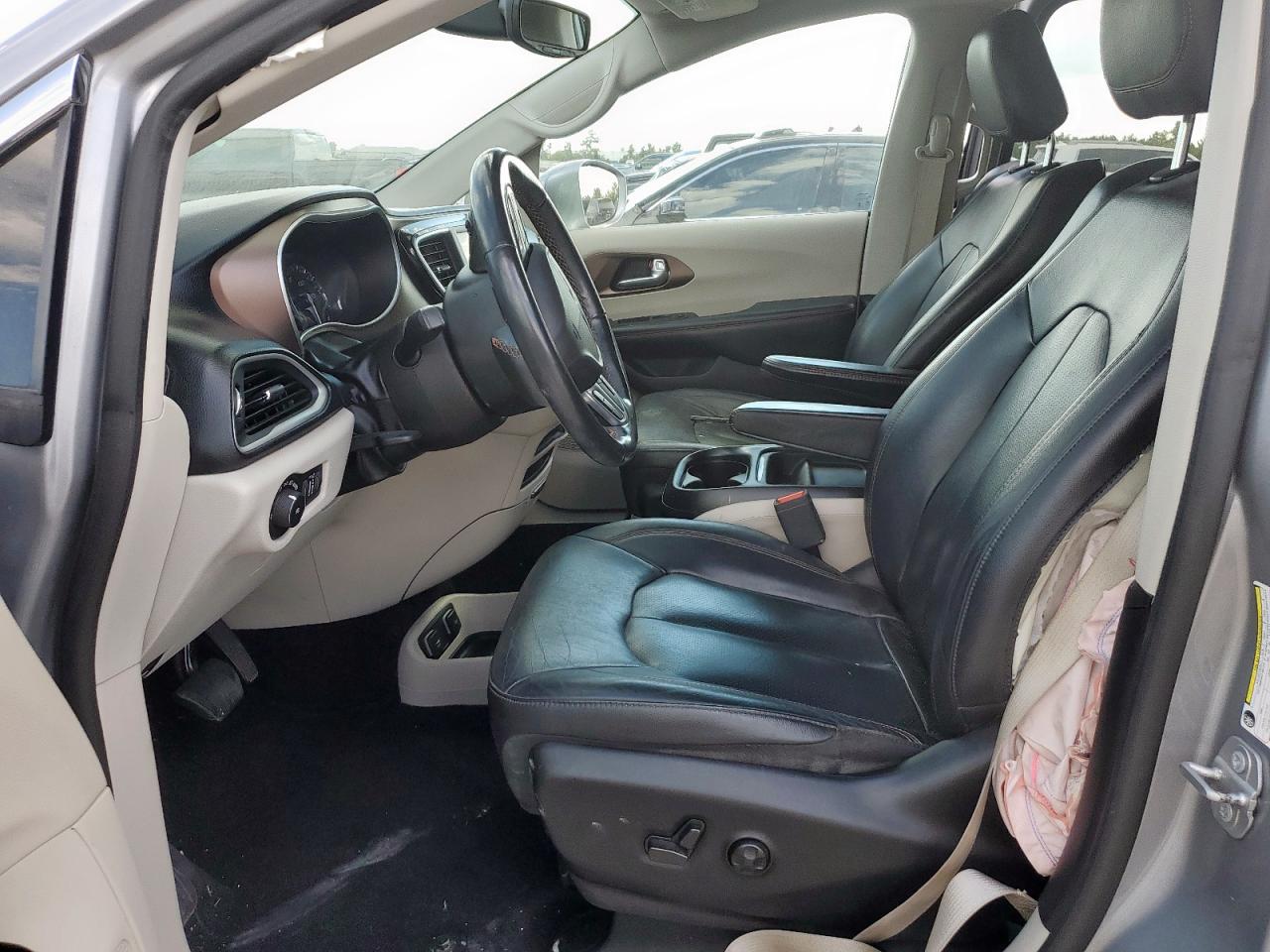 2019 Chrysler Pacifica Touring L VIN: 2C4RC1BG0KR626302 Lot: 82293325