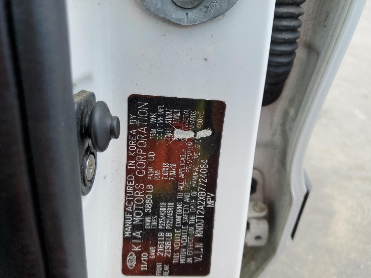 2011 Kia Soul + VIN: KNDJT2A2XB7724084 Lot: 82506375