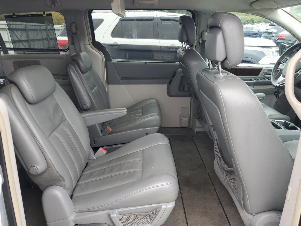 2010 Chrysler Town & Country Touring VIN: 2A4RR5DX8AR365500 Lot: 82388065