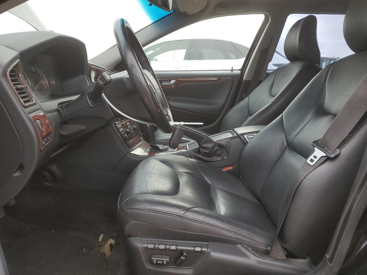 car-image car-image