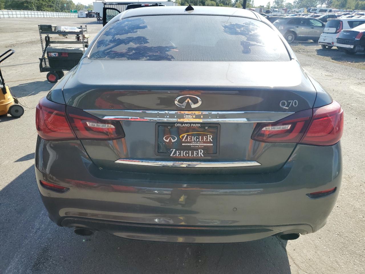 2017 Infiniti Q70 3.7 VIN: JN1BY1AP1HM740991 Lot: 84797315