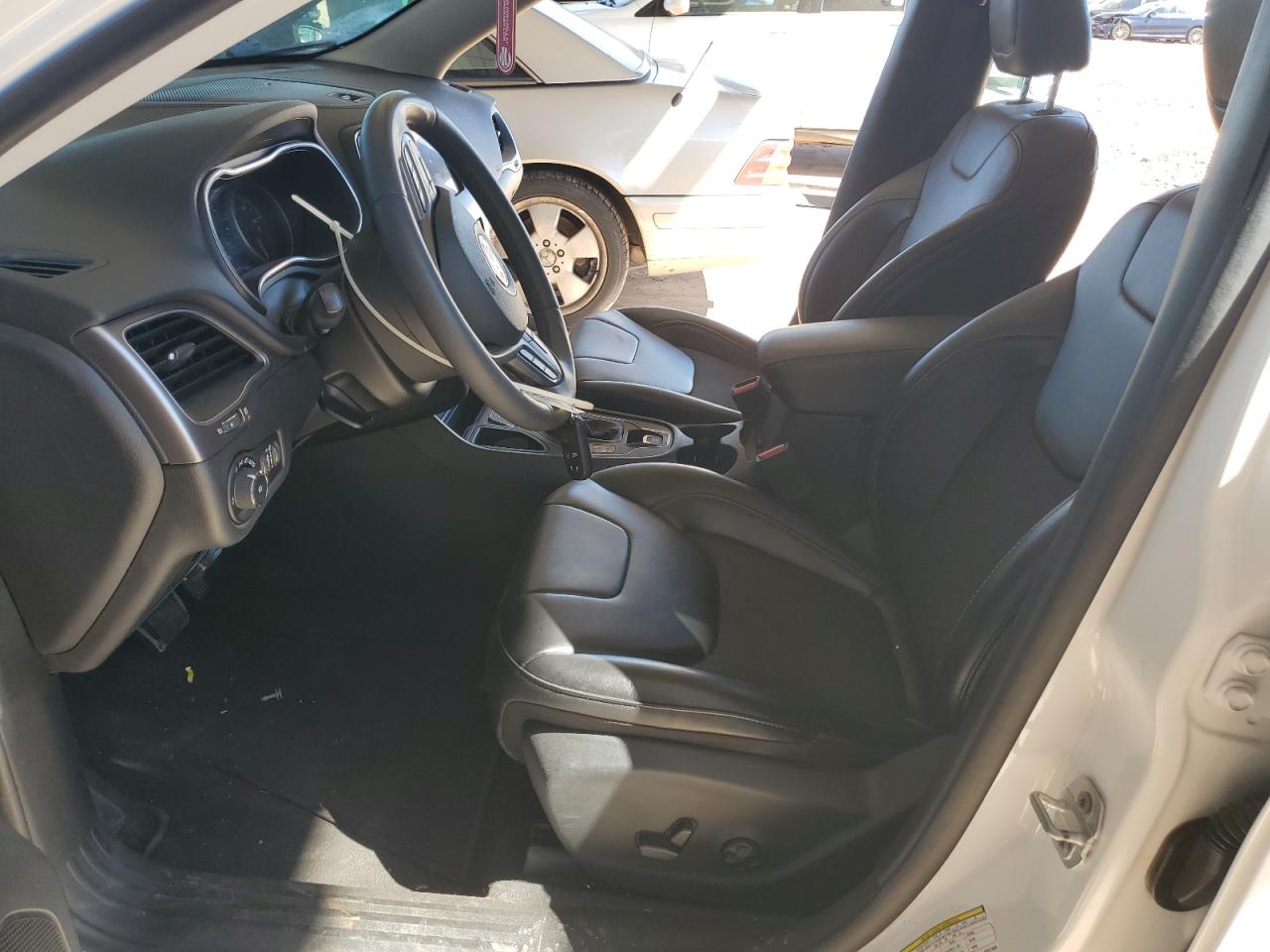 2020 Jeep Cherokee Latitude Plus VIN: 1C4PJLLB5LD557865 Lot: 81840025