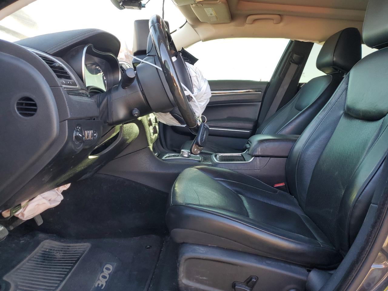 2016 Chrysler 300C VIN: 2C3CCAKG1GH235702 Lot: 89483355