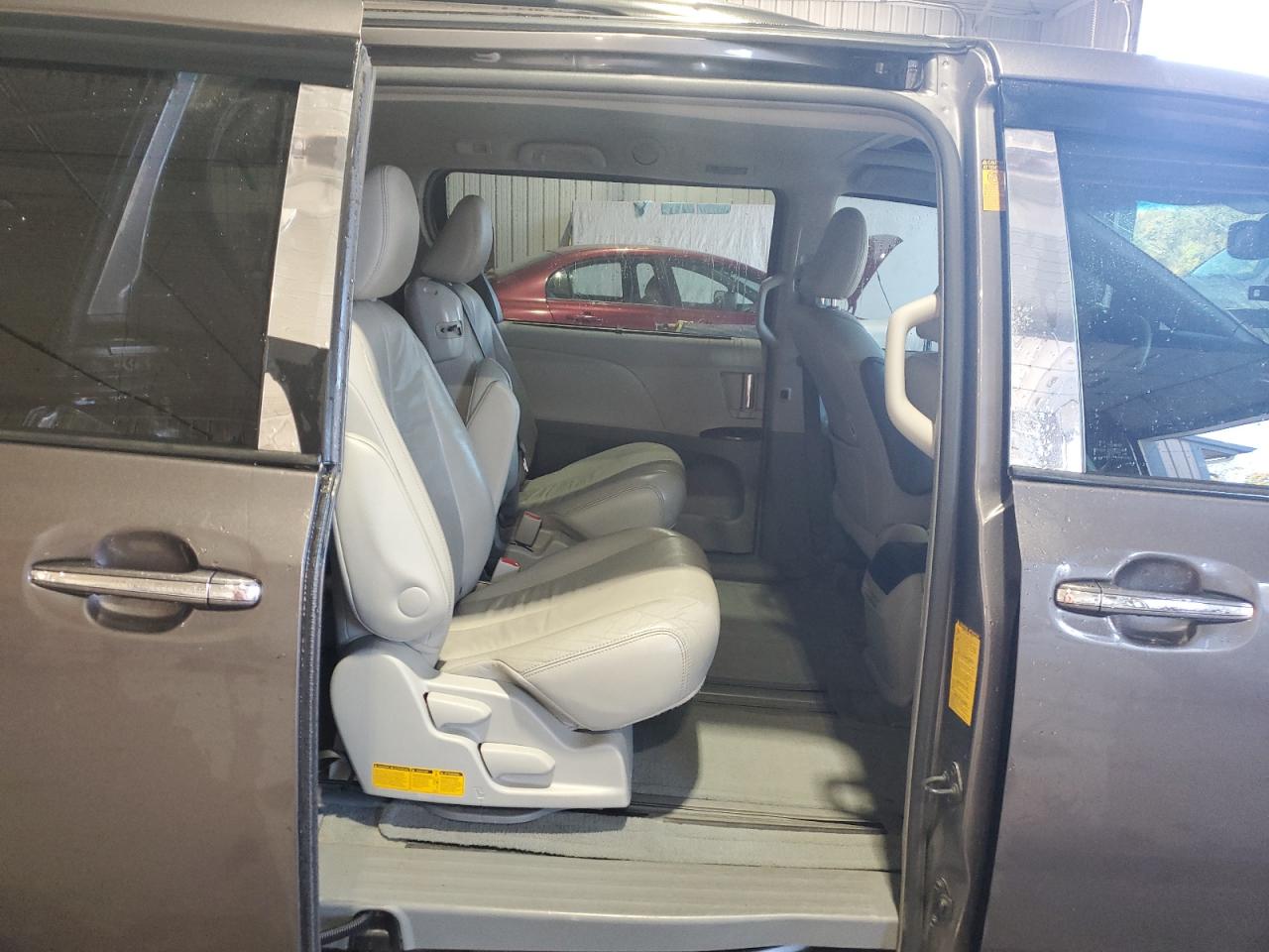 2013 Toyota Sienna Xle VIN: 5TDYK3DC2DS394056 Lot: 85862335