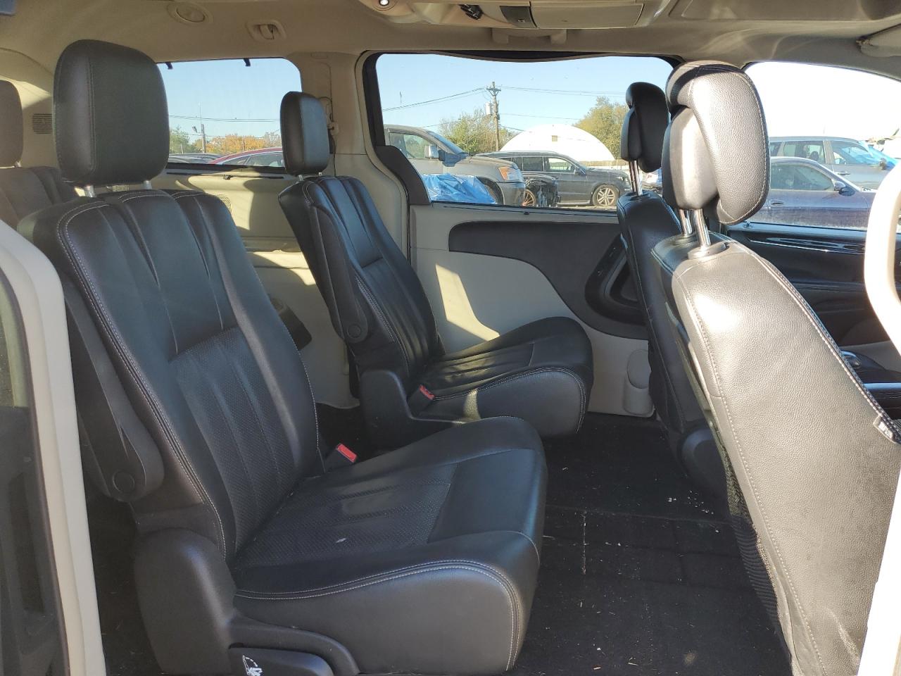 2014 Chrysler Town & Country Touring L VIN: 2C4RC1CG8ER133437 Lot: 89544415