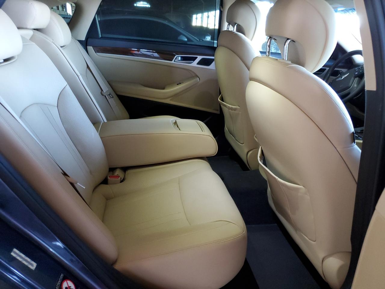 2015 Hyundai Genesis 3.8L VIN: KMHGN4JE1FU039940 Lot: 82191515