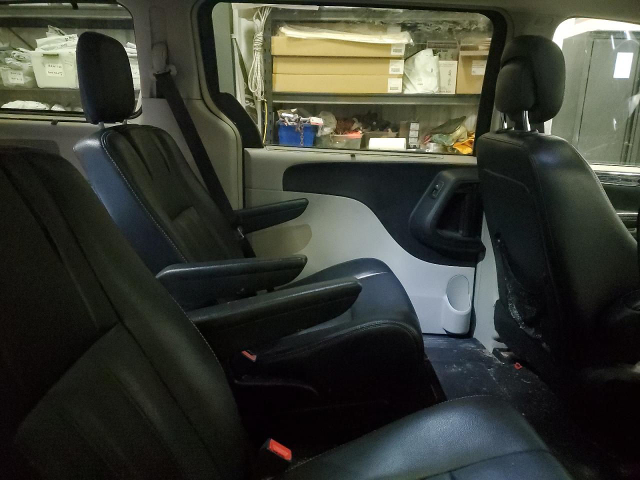 2016 Chrysler Town & Country Touring L VIN: 2C4RC1CGXGR285688 Lot: 82748405