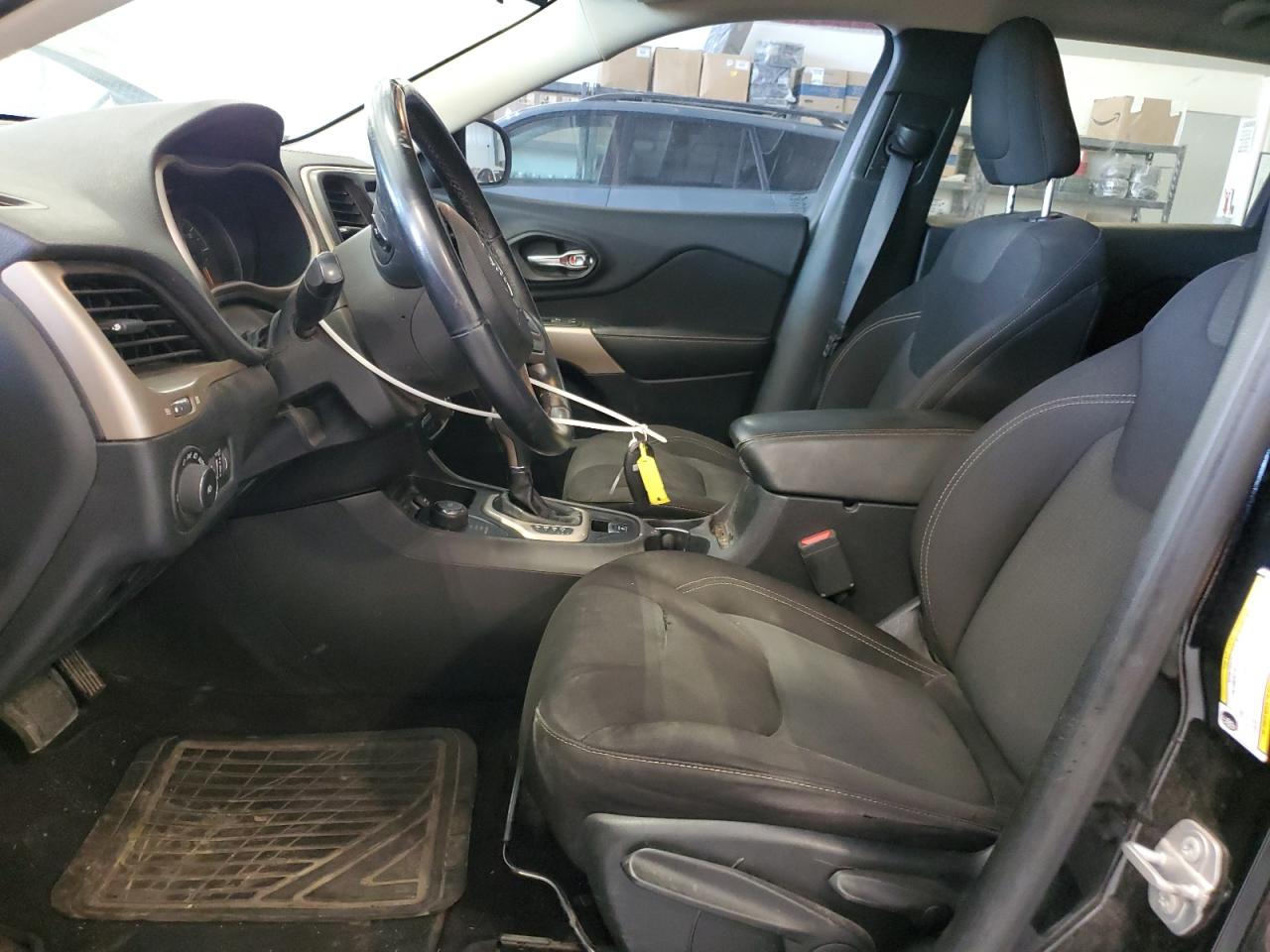 2017 Jeep Cherokee Latitude VIN: 1C4PJMCB9HW590871 Lot: 82179775