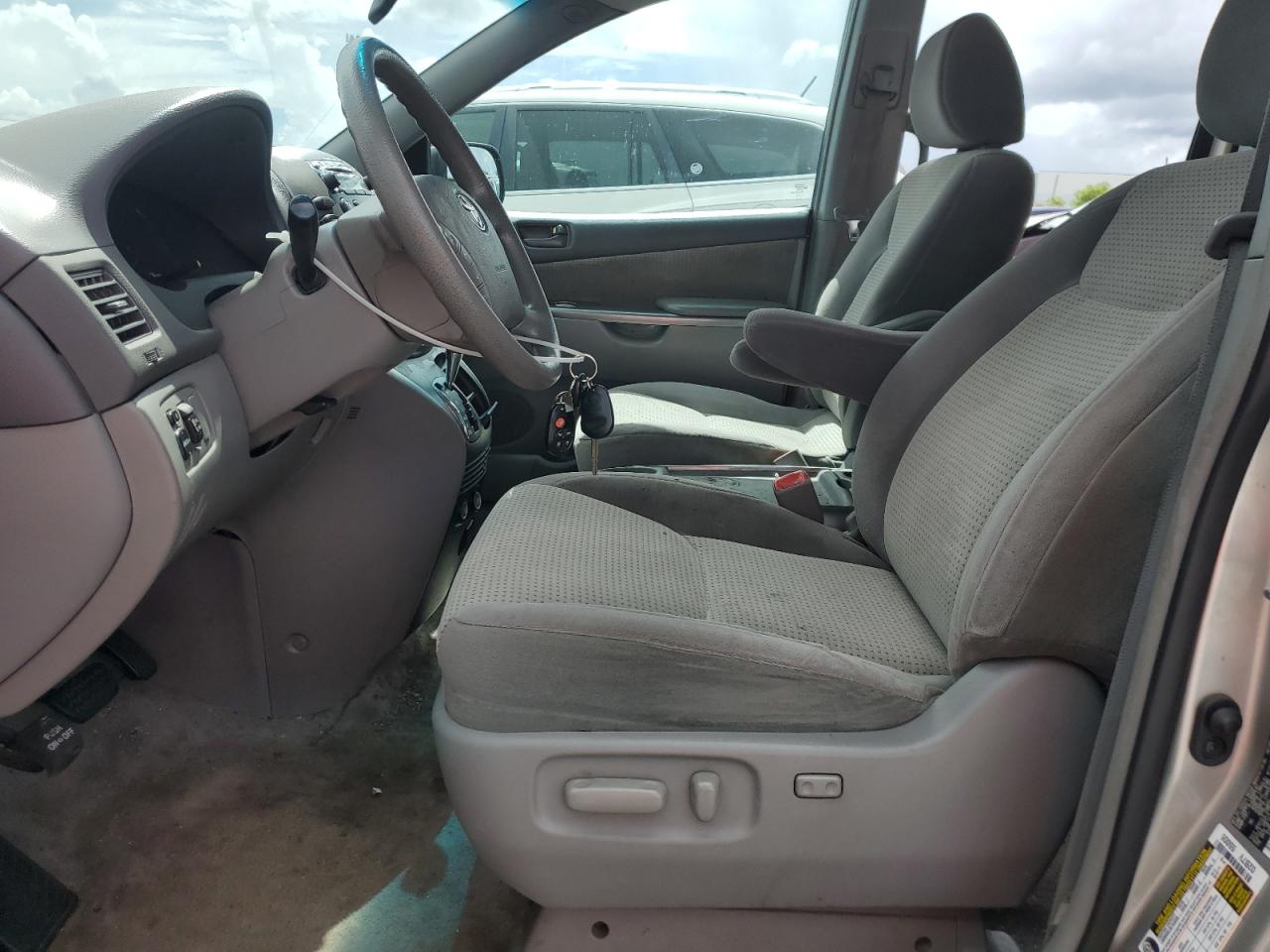 2010 Toyota Sienna Ce VIN: 5TDKK4CC4AS307153 Lot: 84351595