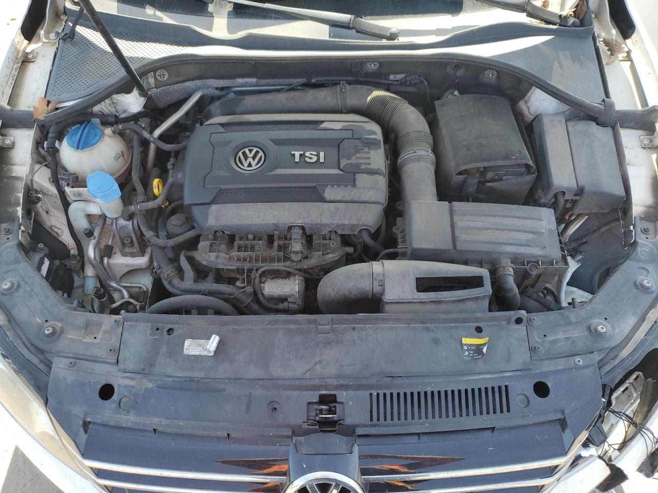 2015 Volkswagen Passat Se VIN: 1VWBT7A30FC011800 Lot: 85328385