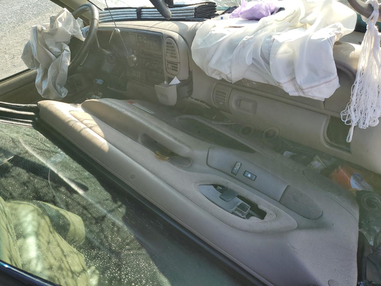 1999 GMC Suburban K2500 VIN: 3GKGK26J9XG527906 Lot: 90121165