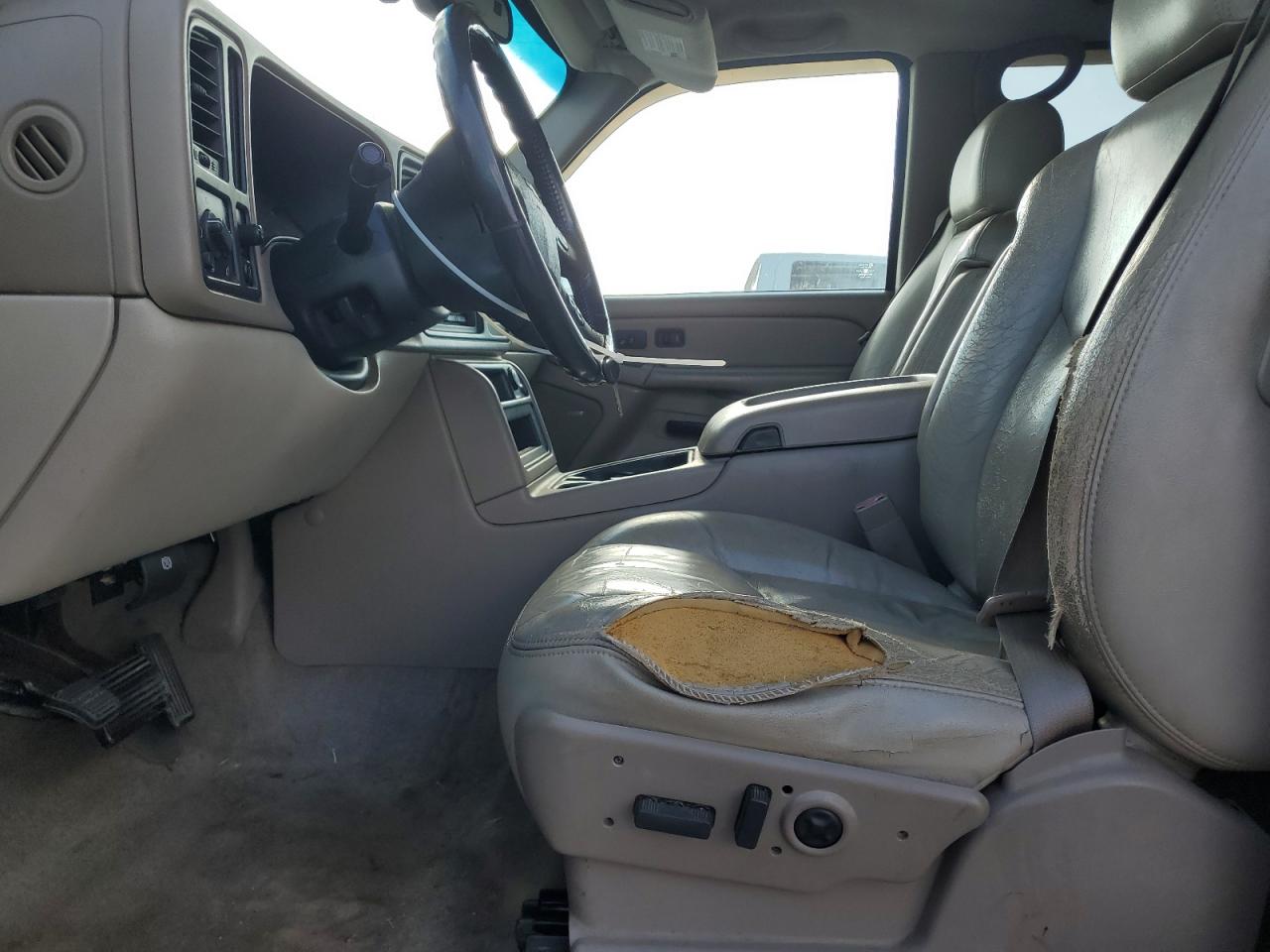 2004 Chevrolet Tahoe C1500 VIN: 1GNEC13Z24R121621 Lot: 82618205