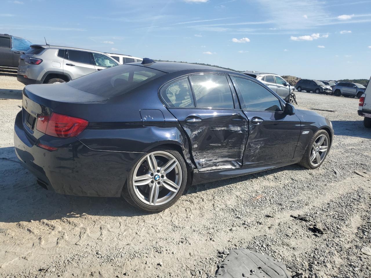 Фото: WBAFR9C51CC271502