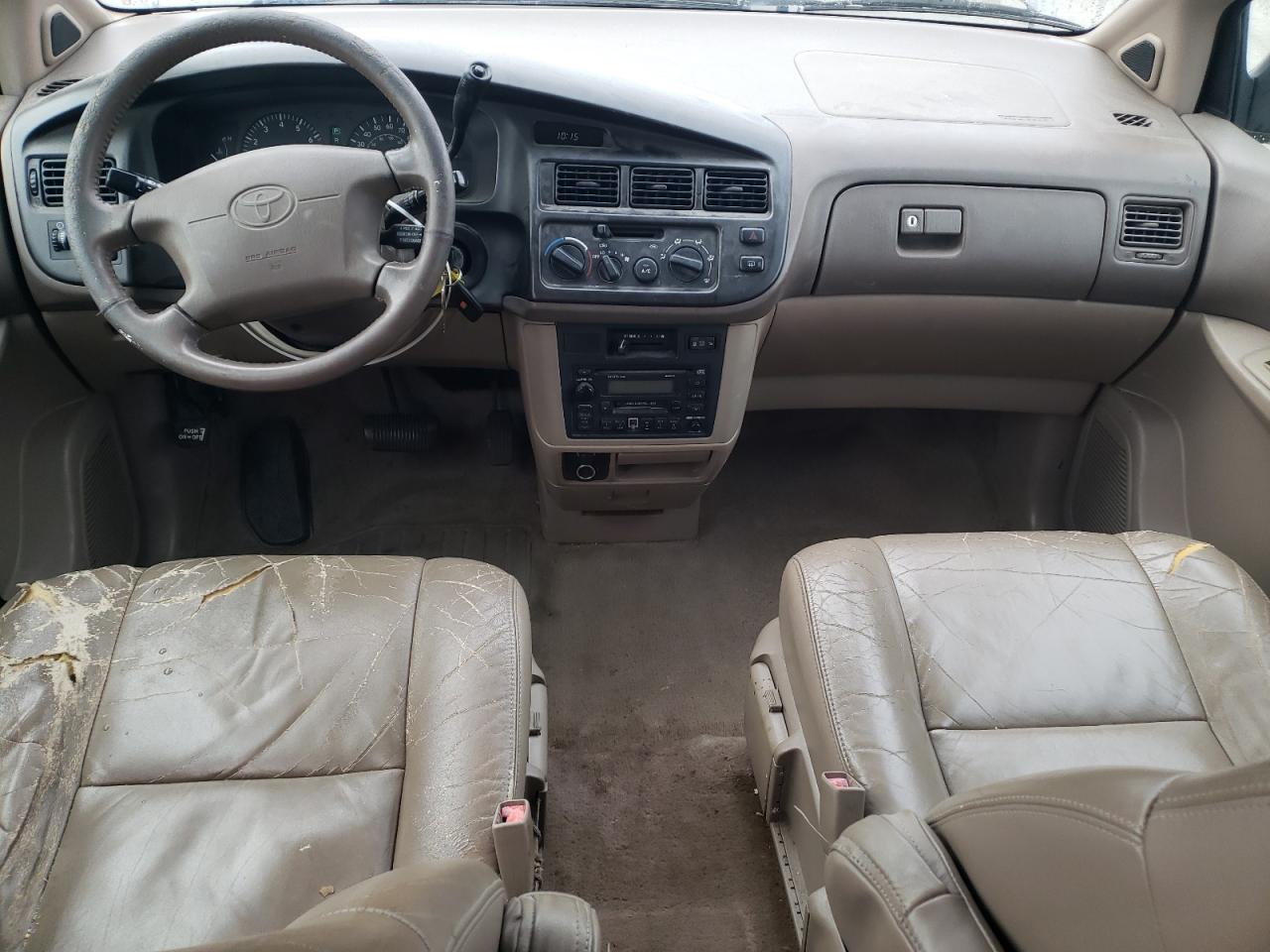 1998 Toyota Sienna Le VIN: 4T3ZF13C5WU057946 Lot: 82632275