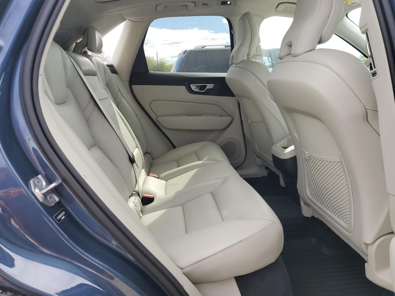 2019 Volvo Xc60 T5 Momentum VIN: LYV102DK1KB229854 Lot: 86800265