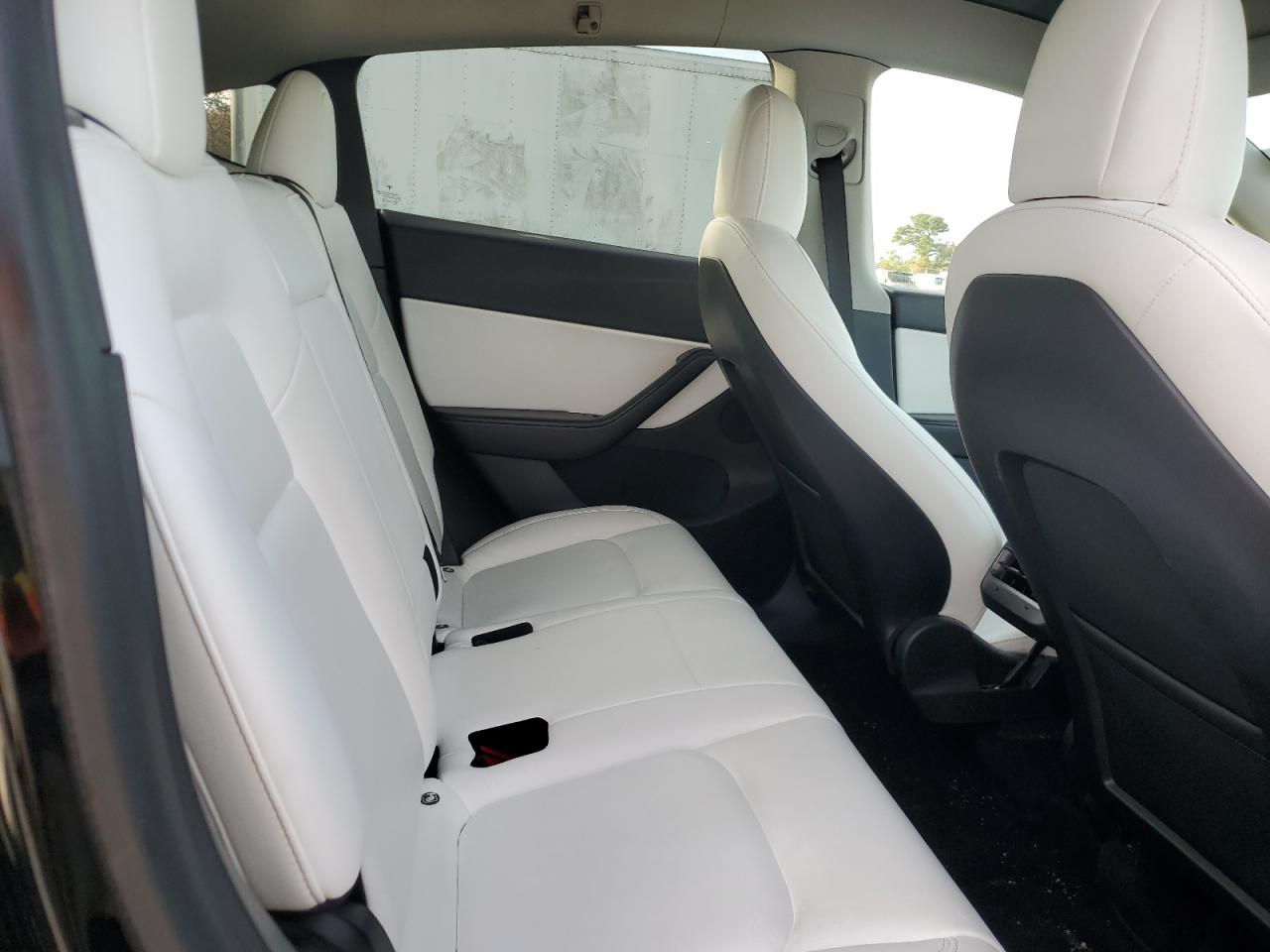 2022 Tesla Model Y VIN: 7SAYGDEE1NF339632 Lot: 85184075