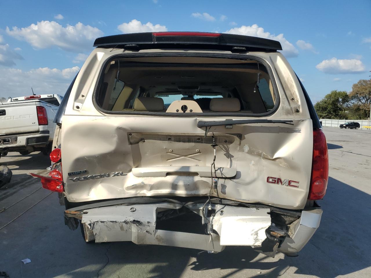 2008 GMC Yukon Xl C1500 VIN: 1GKFC16018J204556 Lot: 85324475