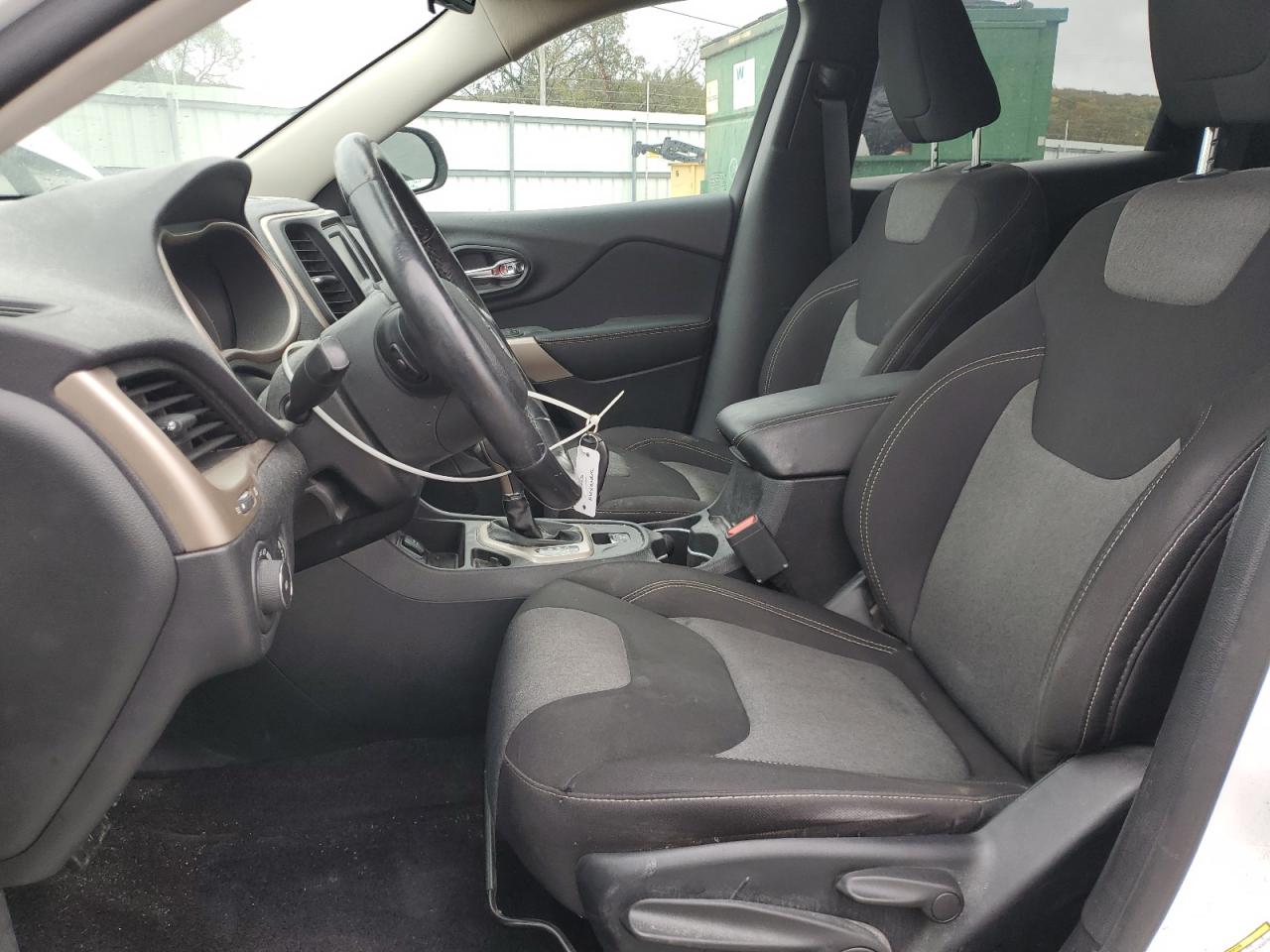 2018 Jeep Cherokee Latitude VIN: 1C4PJLCB2JD543161 Lot: 90352675