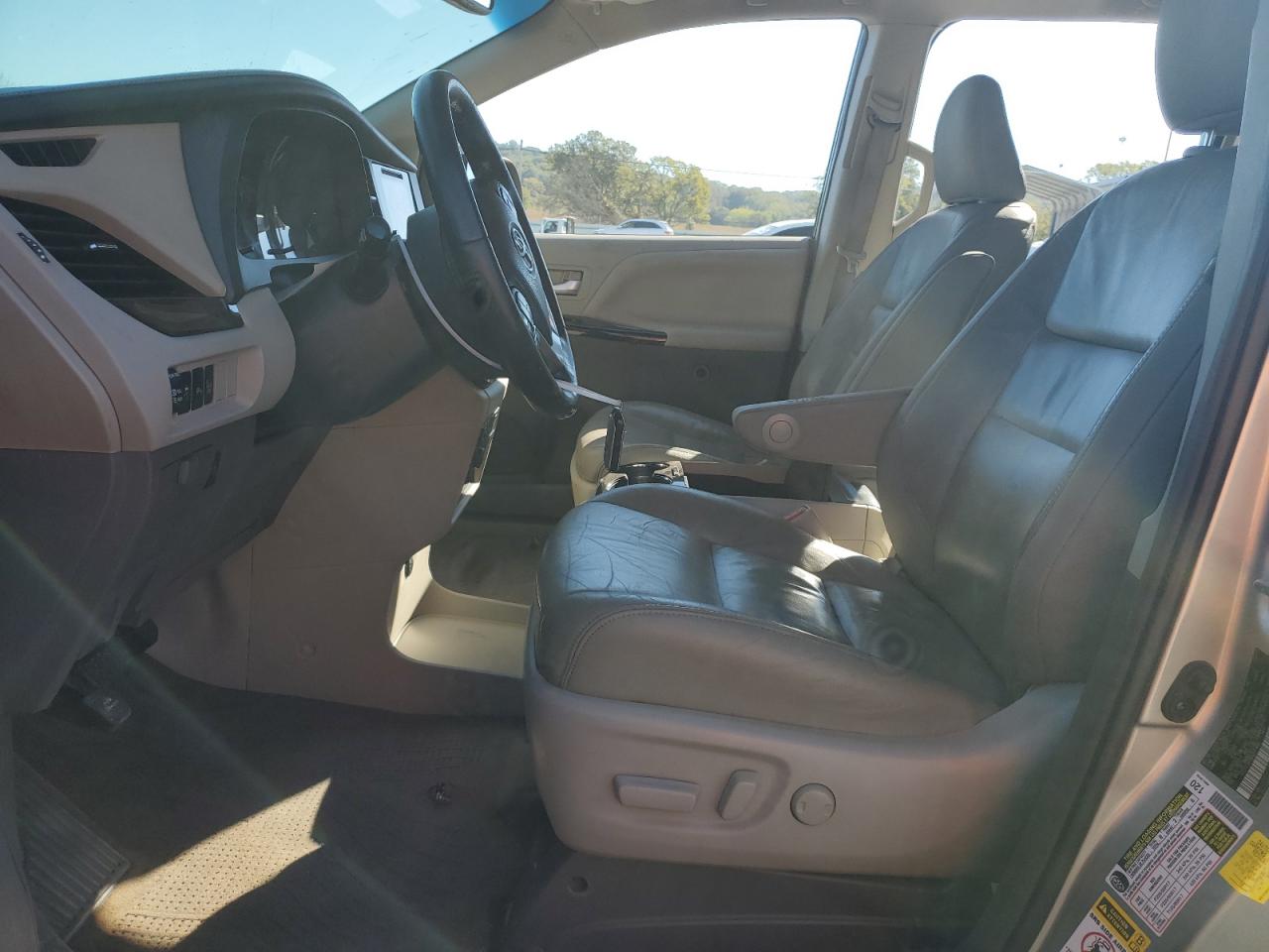 2017 Toyota Sienna Xle VIN: 5TDYZ3DC8HS831687 Lot: 85853105