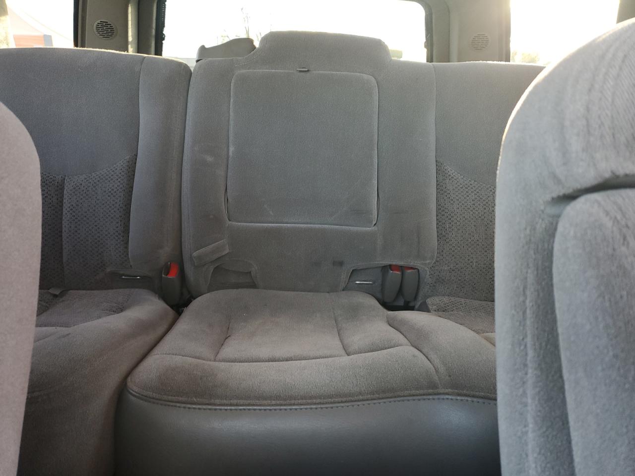 2004 Chevrolet Tahoe C1500 VIN: 1GNEC13ZX4J260975 Lot: 90933835