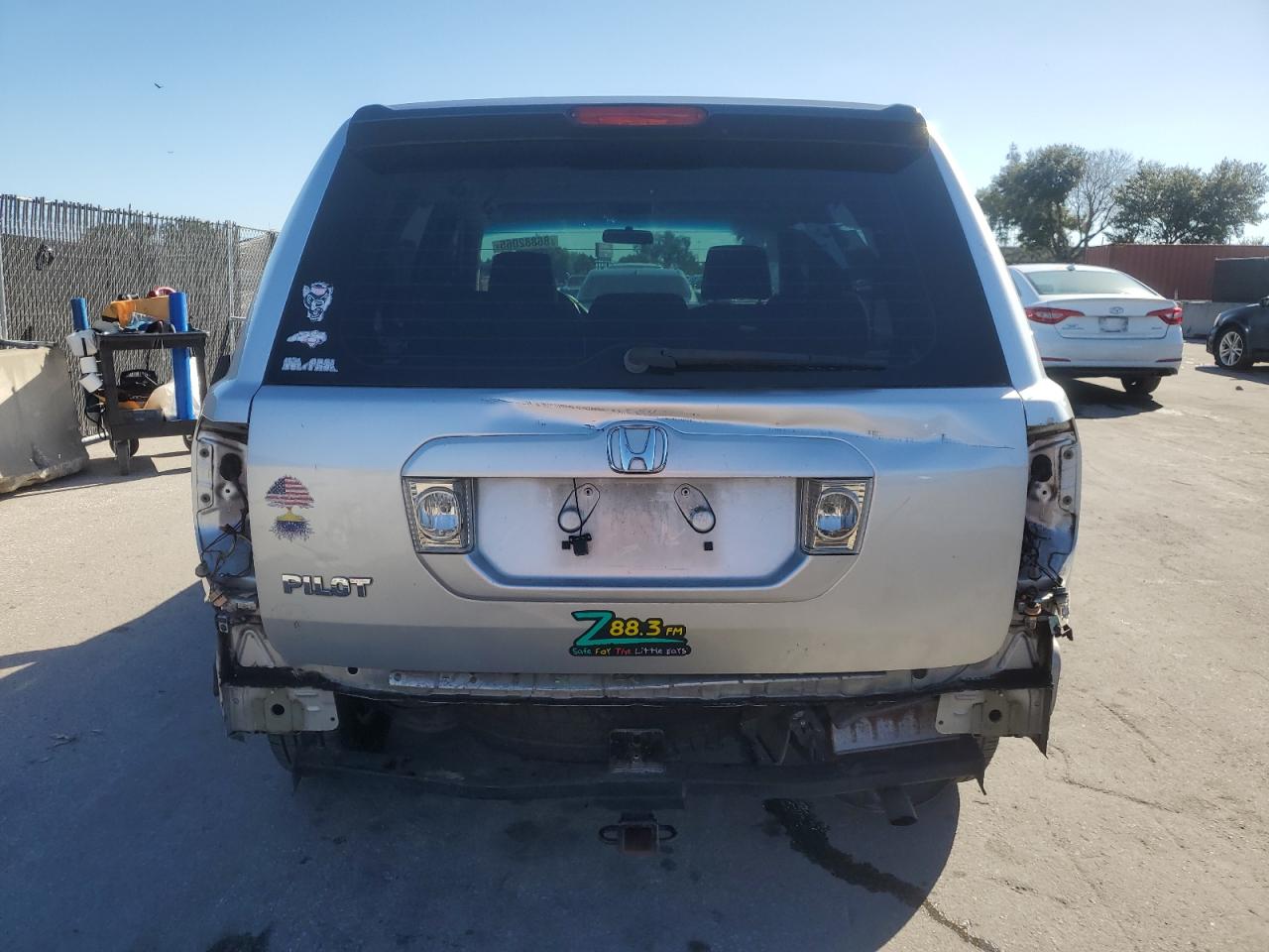 2007 Honda Pilot Lx VIN: 5FNYF28117B045101 Lot: 86882065