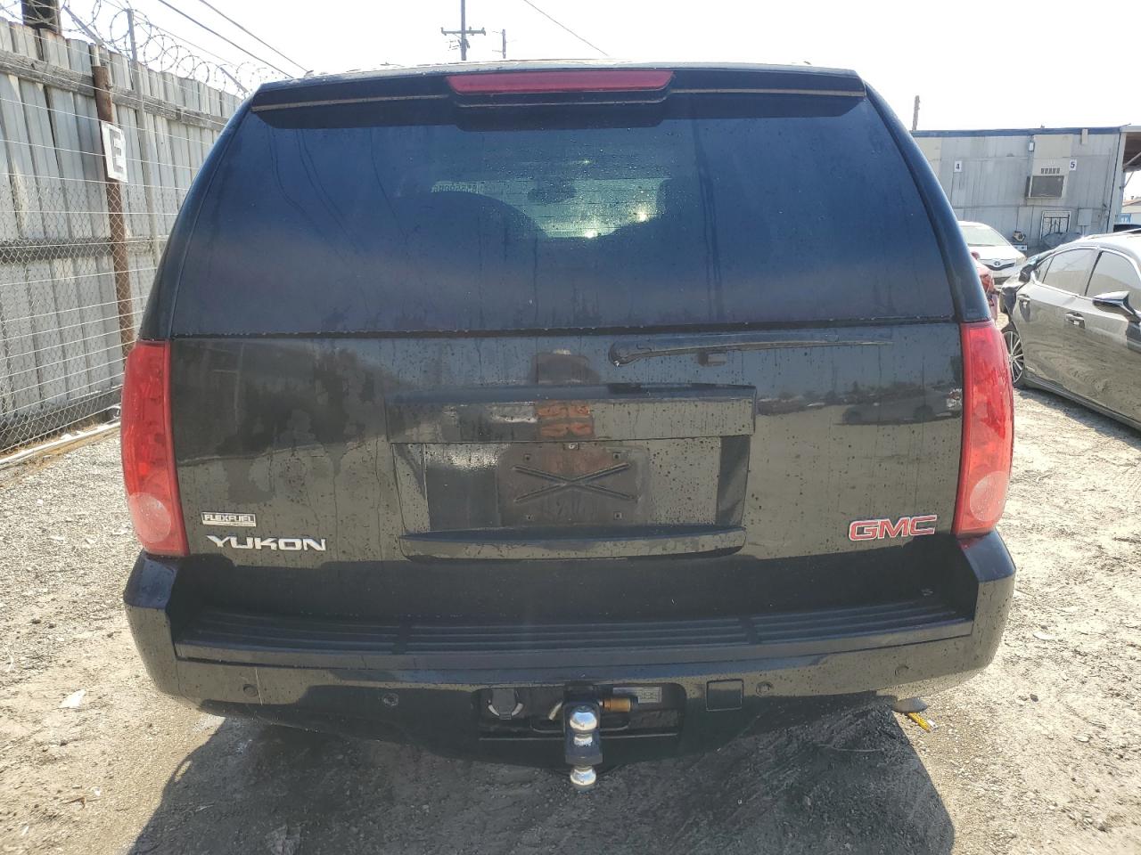 2008 GMC Yukon VIN: 1GKFC13028J117074 Lot: 93776565