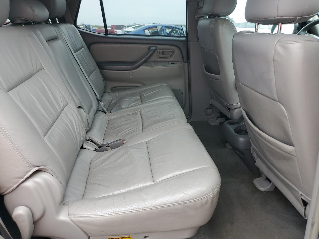 2004 Toyota Sequoia Sr5 VIN: 5TDBT44A64S218361 Lot: 82242095