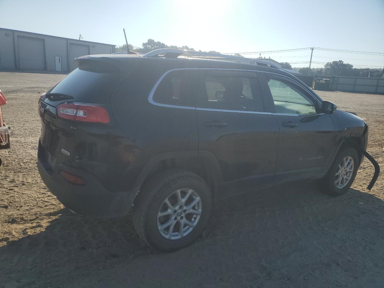 2017 Jeep Cherokee Latitude VIN: 1C4PJMCS1HW615052 Lot: 82463325