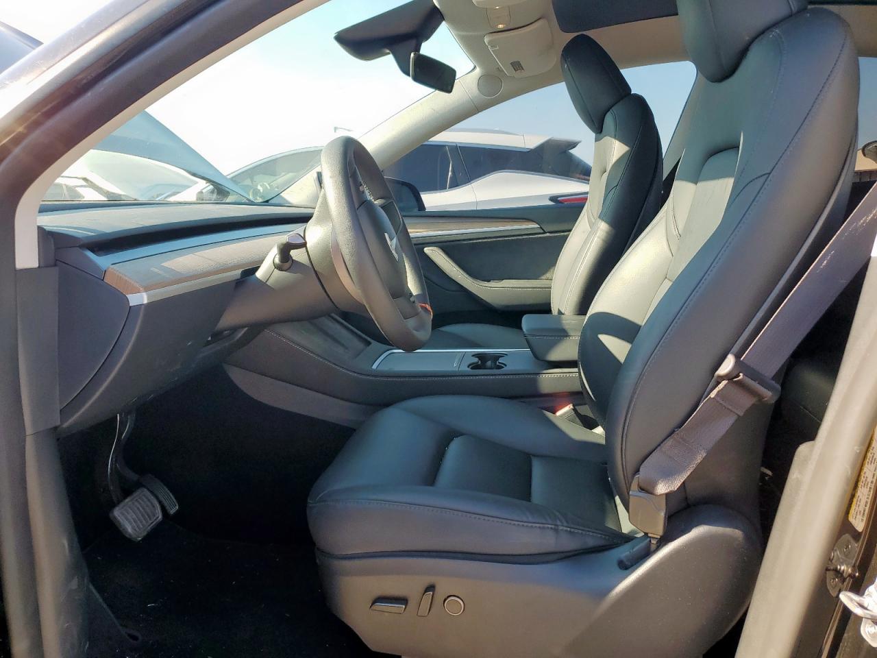 2024 Tesla Model Y VIN: 7SAYGDEE1RA302874 Lot: 82352675