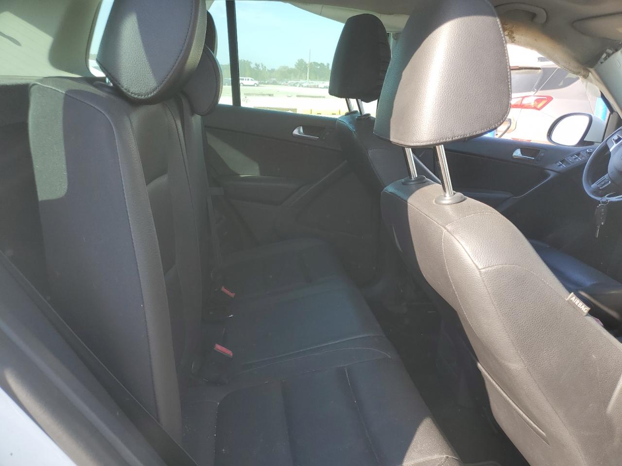 2015 Volkswagen Tiguan S VIN: WVGAV7AX2FW598569 Lot: 82009595