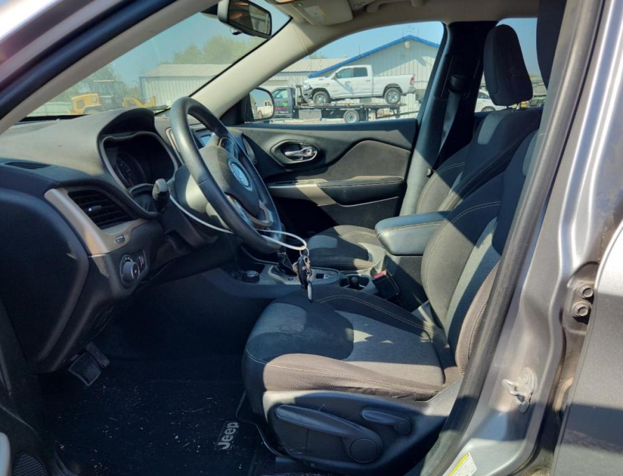 2018 Jeep Cherokee Latitude VIN: 1C4PJMCB2JD564324 Lot: 84586815