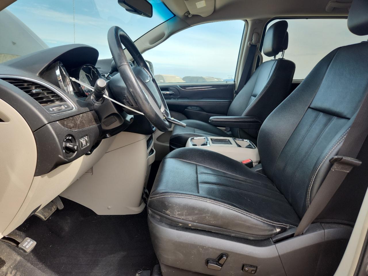 2015 Chrysler Town & Country Touring VIN: 2C4RC1BG4FR657039 Lot: 82571415