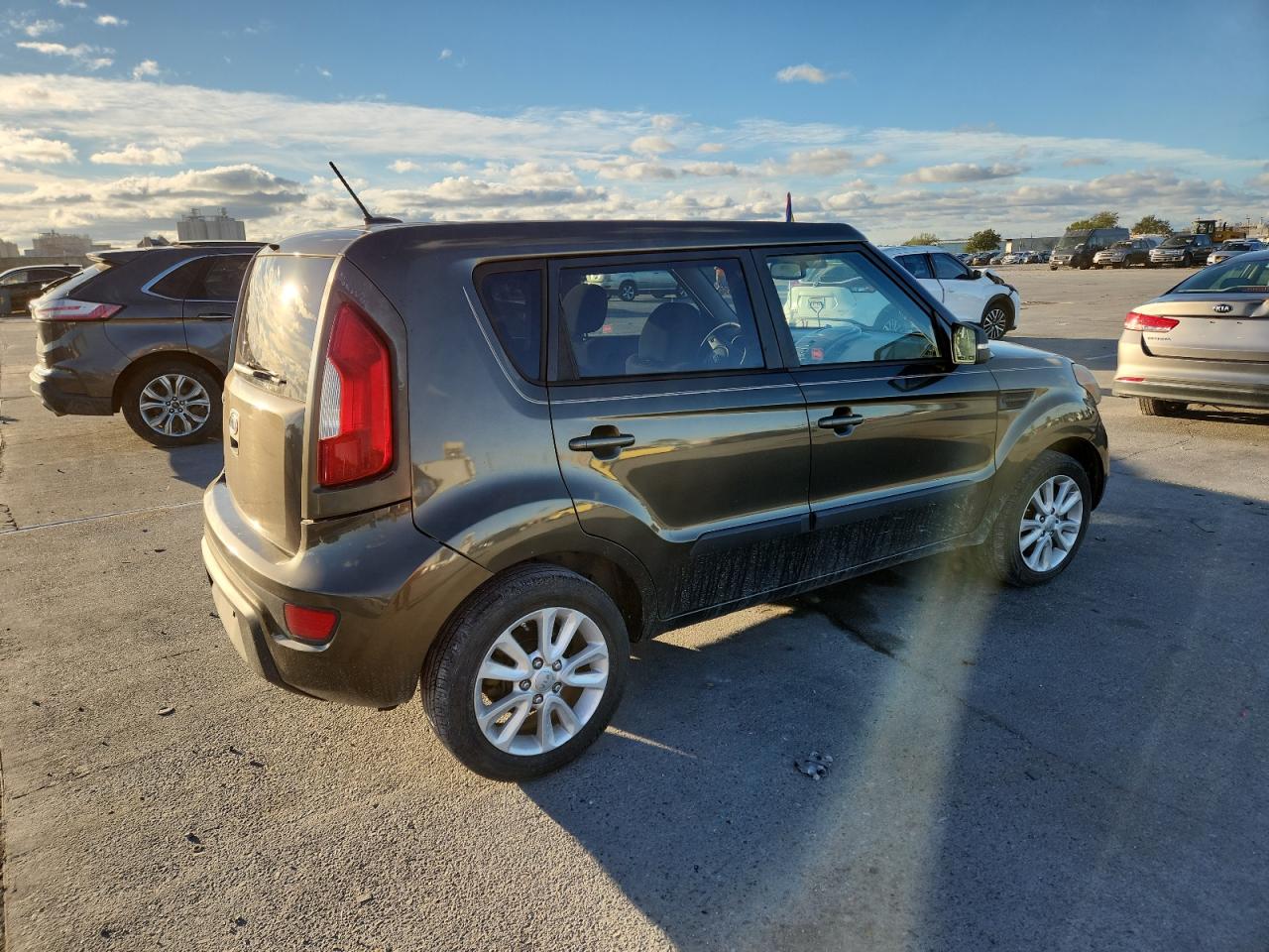 KNDJT2A64C7461238 2012 Kia Soul + 2012 Kia Soul + VIN: KNDJT2A64C7461238 Lot: 85424945